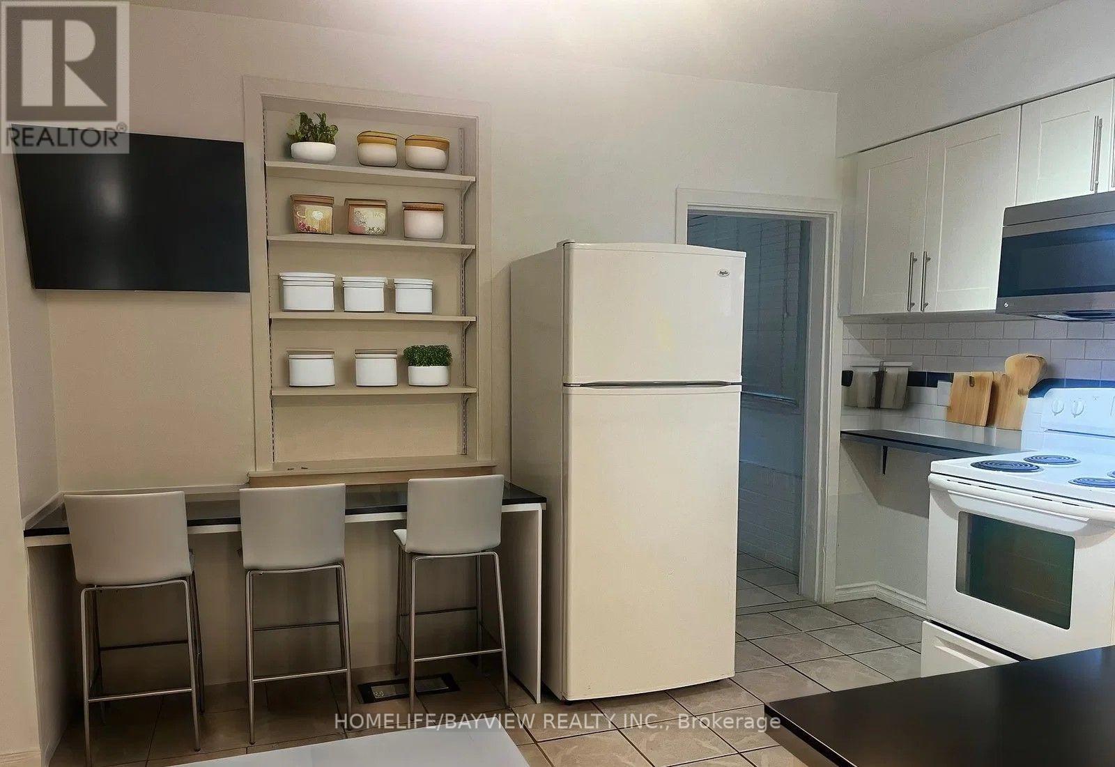 37 Sellers (Main Floor) Avenue, Toronto, Ontario  M6E 3T4 - Photo 4 - W13858472