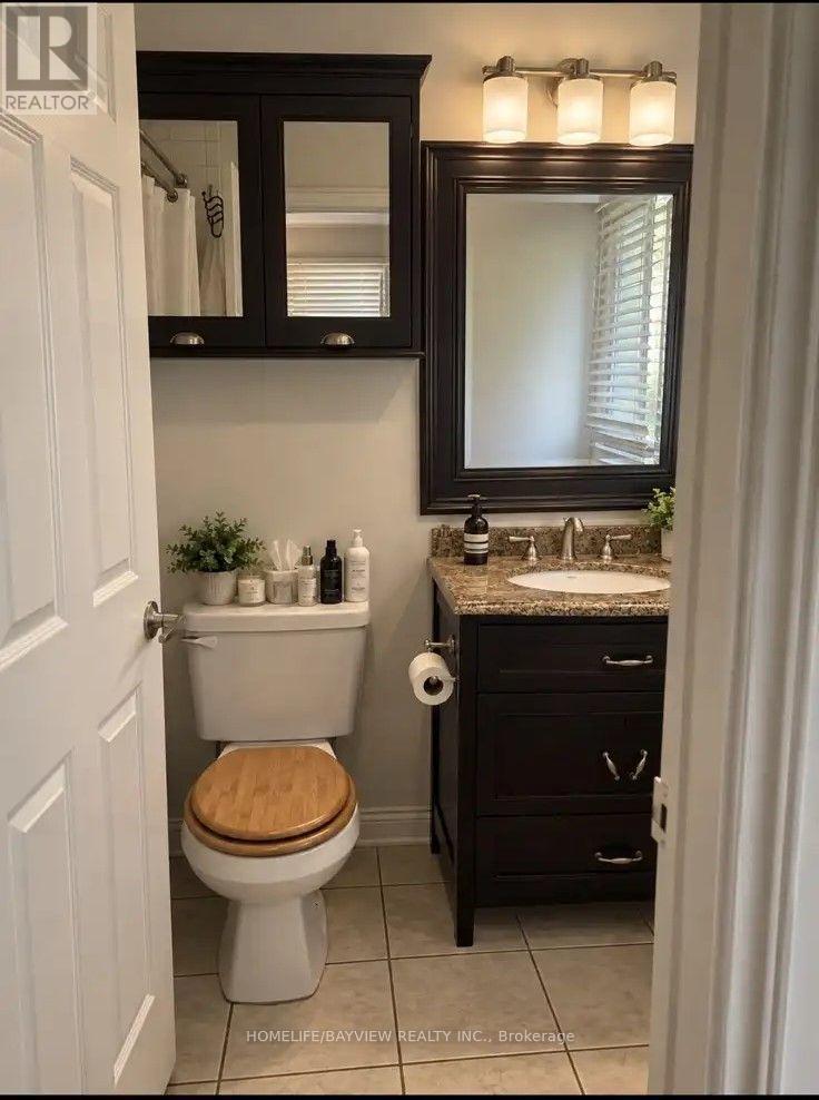 37 Sellers (Main Floor) Avenue, Toronto, Ontario  M6E 3T4 - Photo 7 - W13858472