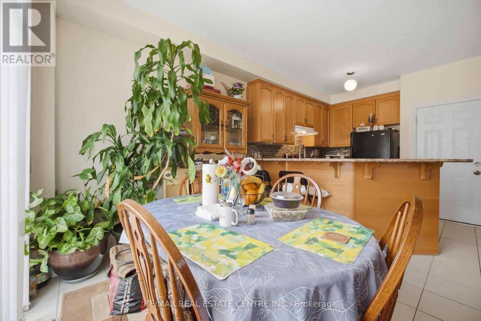 65 Connolly Crescent, Brampton, Ontario  L6R 0G8 - Photo 15 - W13858492