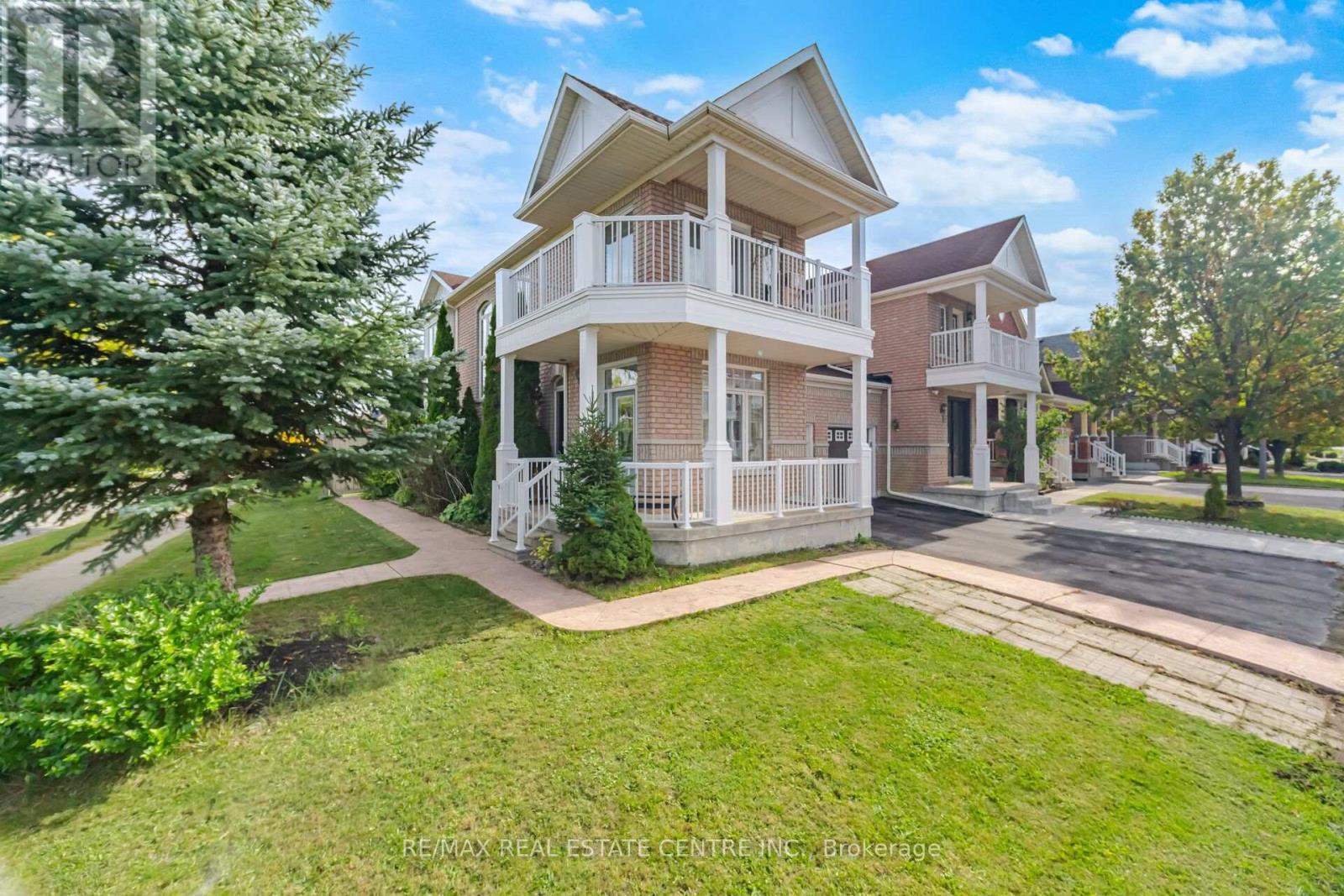 65 Connolly Crescent, Brampton, Ontario  L6R 0G8 - Photo 3 - W13858492
