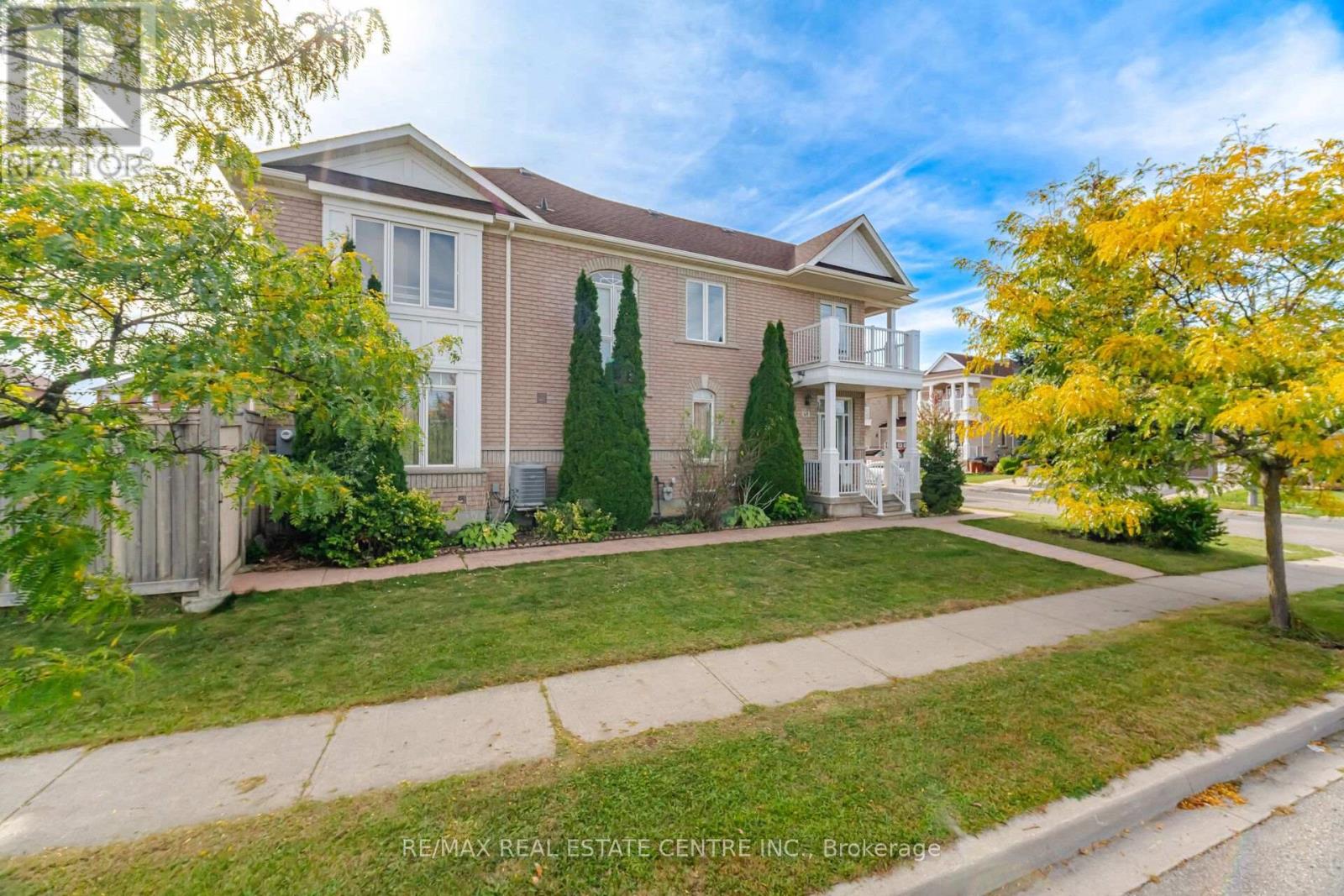 65 Connolly Crescent, Brampton, Ontario  L6R 0G8 - Photo 4 - W13858492