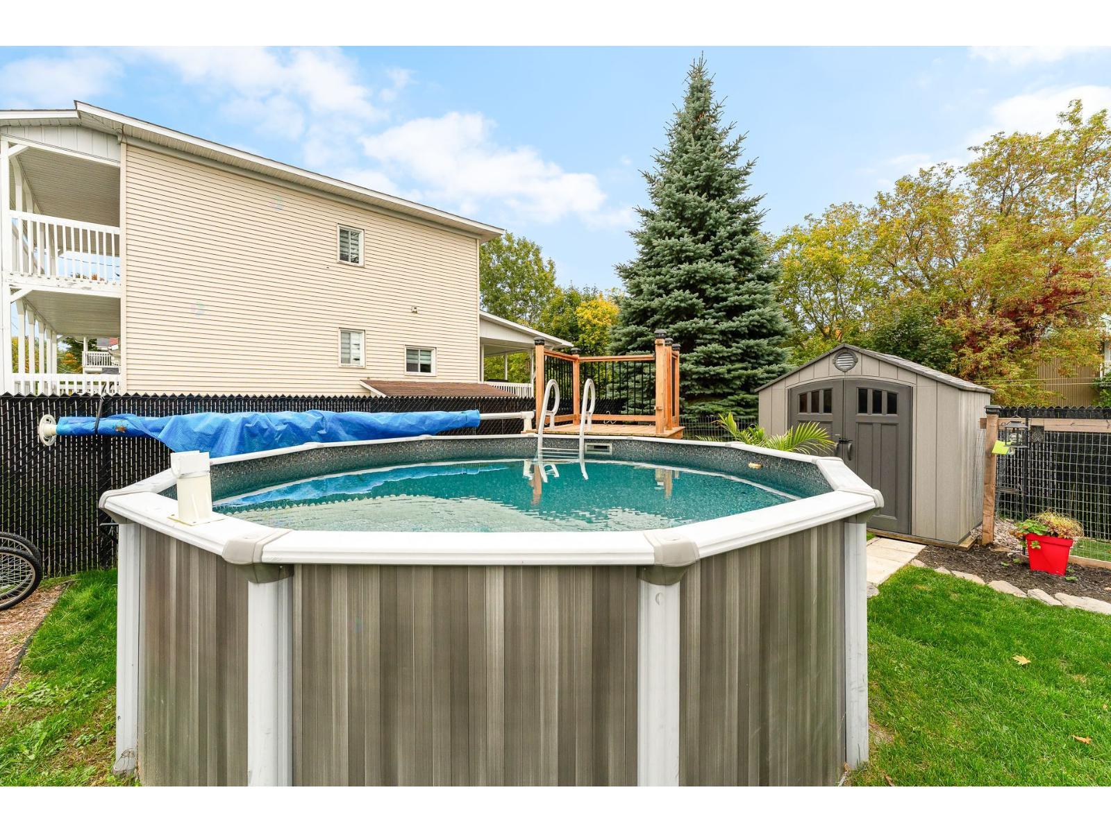 213 Rue d'Oxford Cowansville Quebec Canada H2K2M5 2