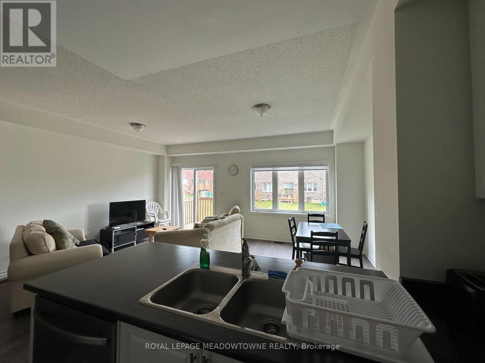 130 Sapphire Way, Thorold, Ontario  L2V 0L5 - Photo 12 - X13858476
