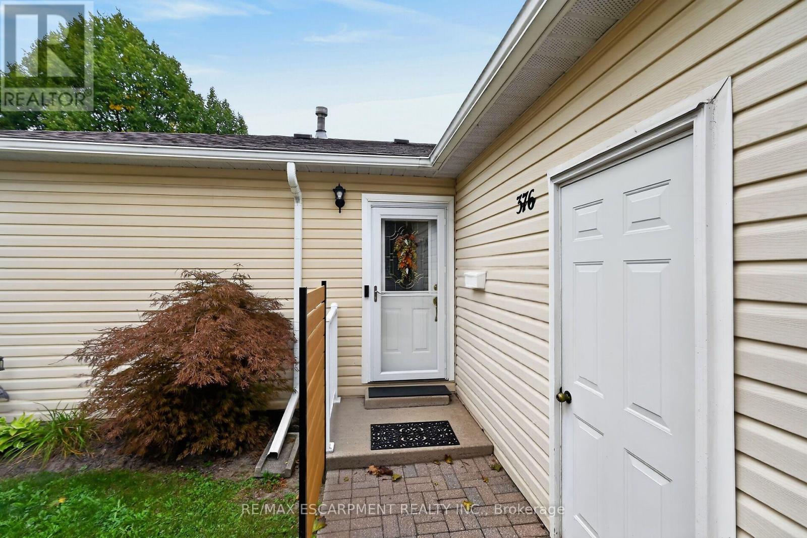 376 Silverbirch Boulevard, Hamilton, Ontario  L0R 1W0 - Photo 3 - X13851674