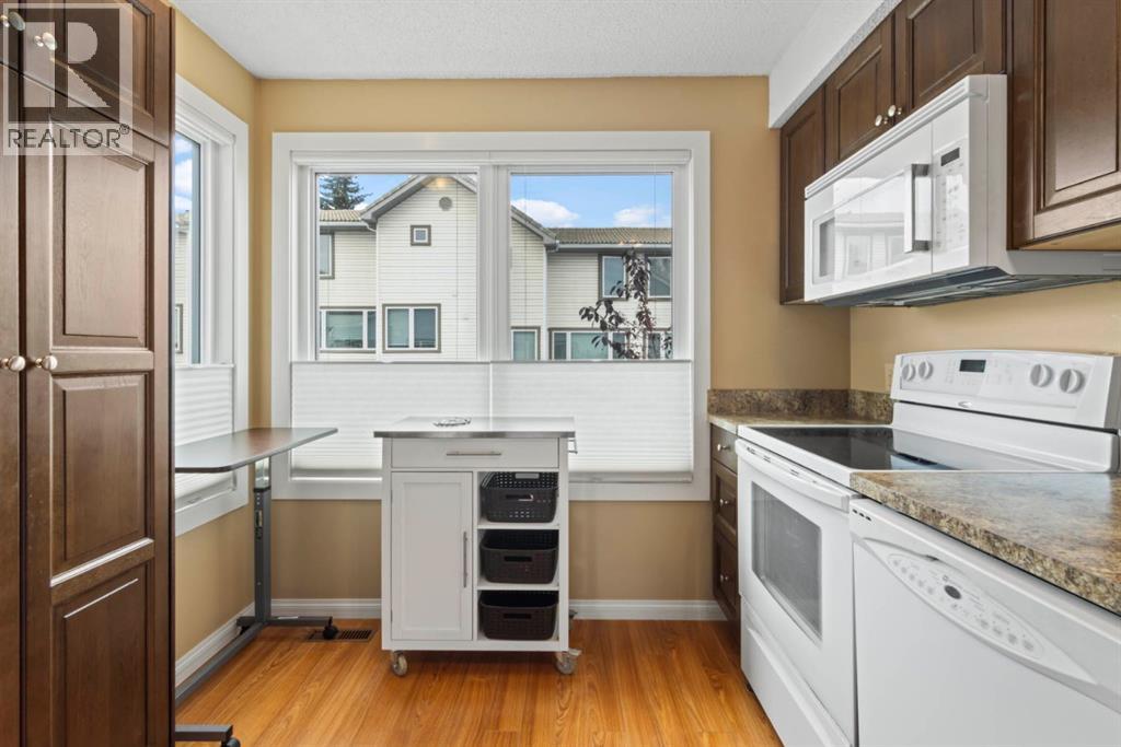 76 Coachway Gardens SW, Calgary, Alberta  T3H 2V9 - Photo 17 - A2349465