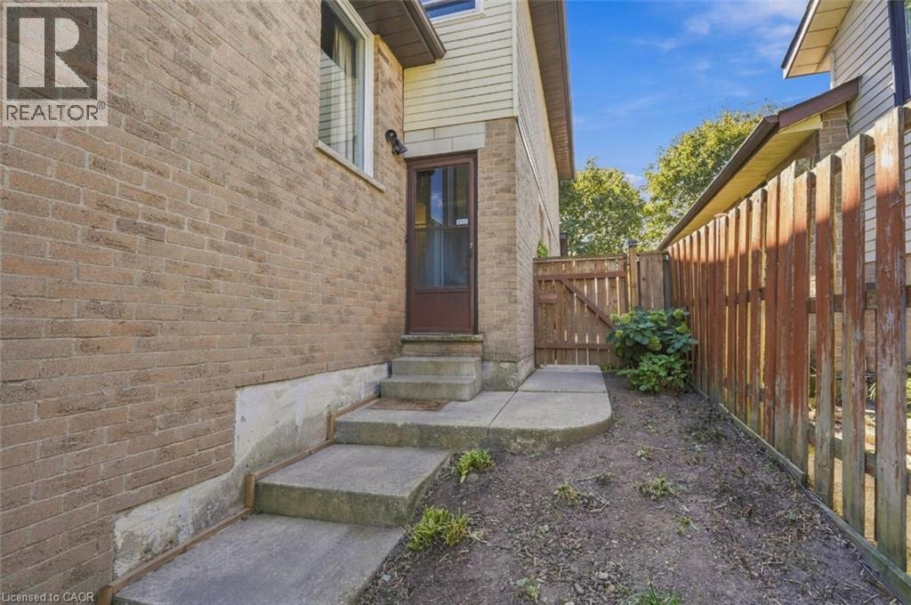 32 Twinoaks Crescent, Hamilton, Ontario  L8J 2E7 - Photo 42 - 40866824