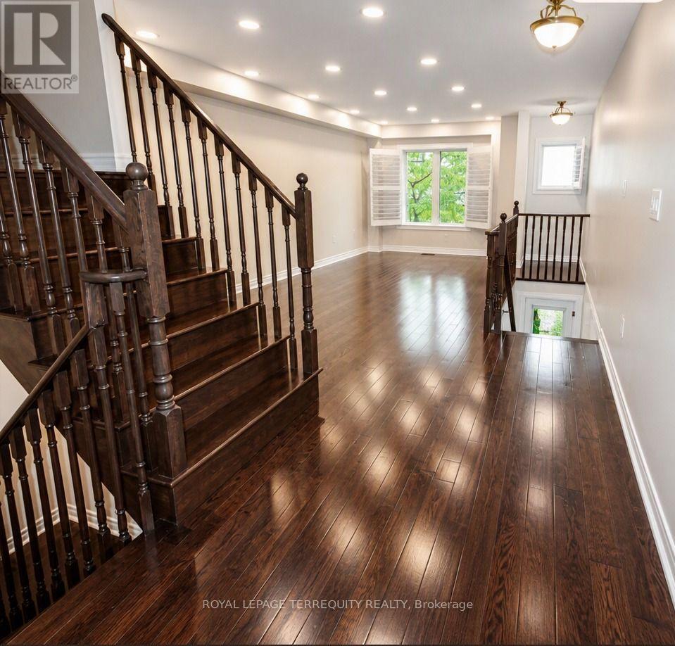 Upper - 19 De Jong Street, Toronto, Ontario  M1P 0C1 - Photo 10 - E13841614