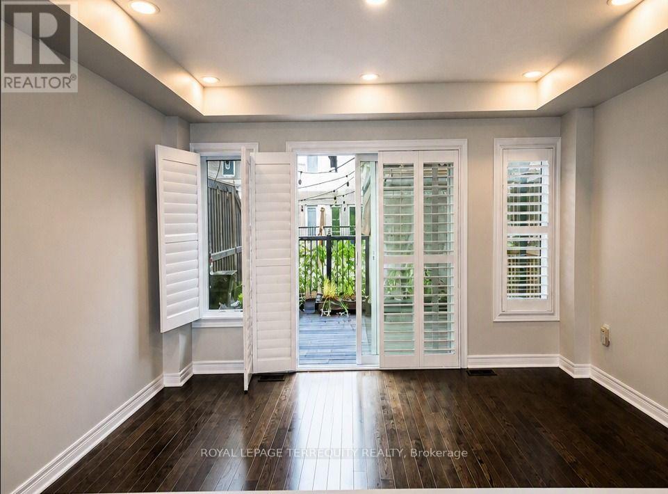 Upper - 19 De Jong Street, Toronto, Ontario  M1P 0C1 - Photo 2 - E13841614