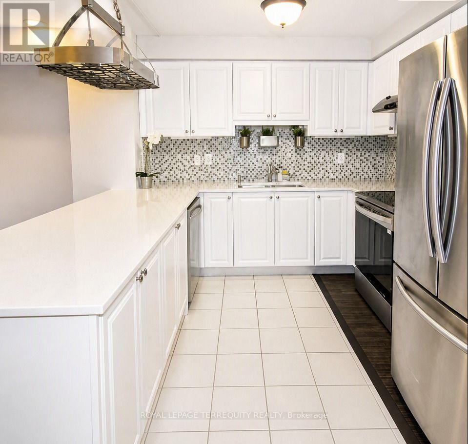 Upper - 19 De Jong Street, Toronto, Ontario  M1P 0C1 - Photo 3 - E13841614