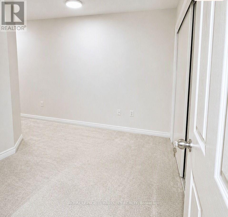 Upper - 19 De Jong Street, Toronto, Ontario  M1P 0C1 - Photo 19 - E13841614