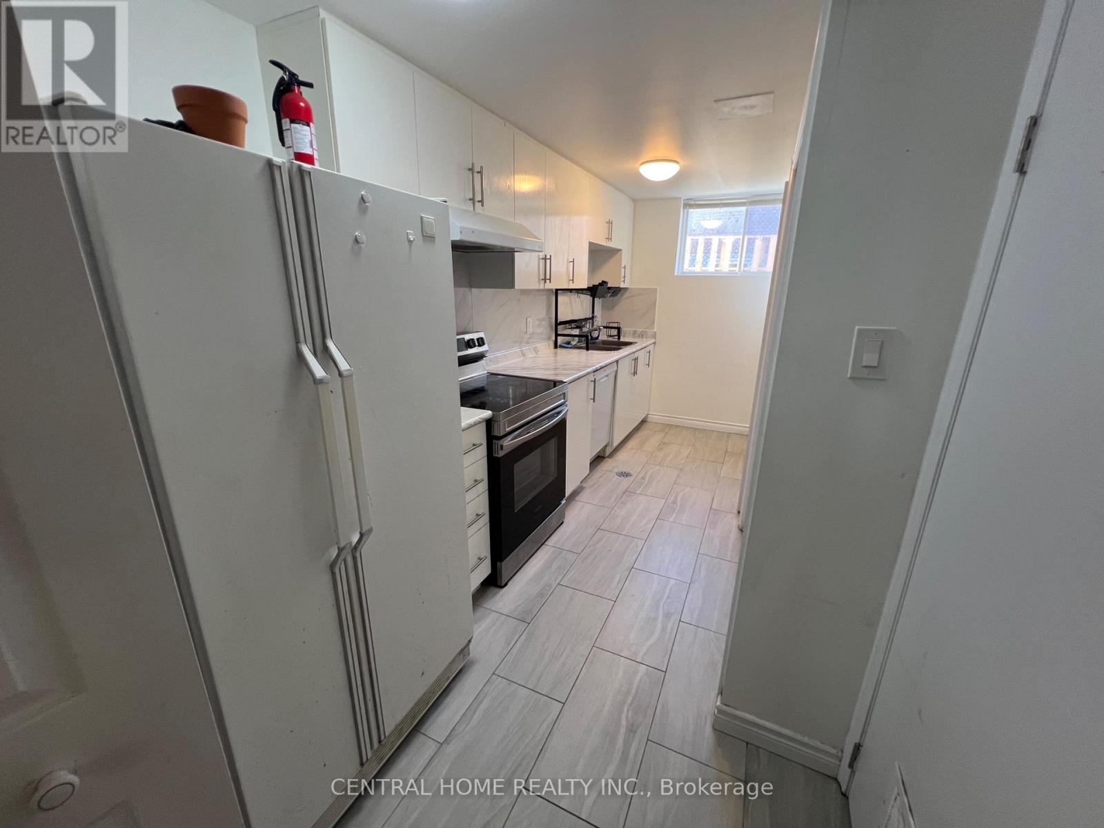 Lower - 299 Lakeview Boulevard, Georgina, Ontario  L4P 2Y6 - Photo 8 - N13858008