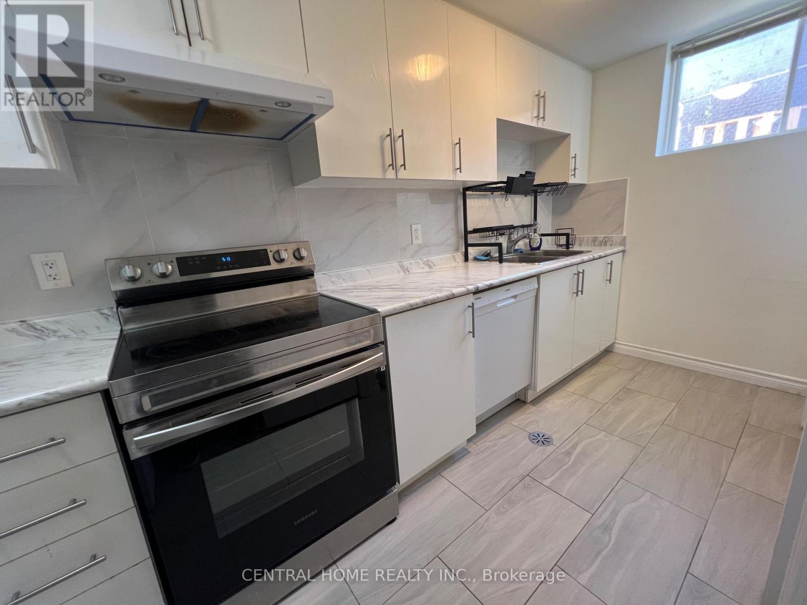 Lower - 299 Lakeview Boulevard, Georgina, Ontario  L4P 2Y6 - Photo 9 - N13858008