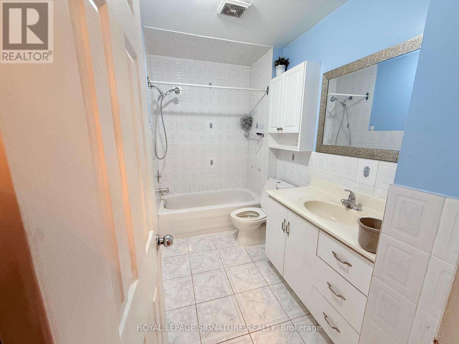 32 Madison Street, Brampton, Ontario  L6S 3C5 - Photo 10 - W13858514