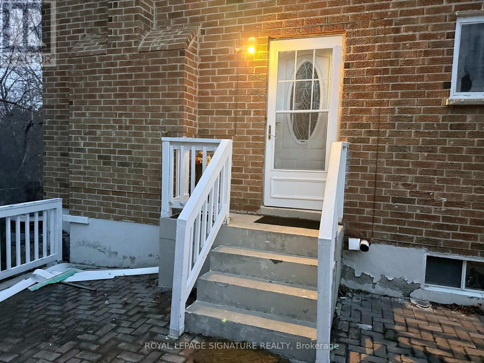 32 Madison Street, Brampton, Ontario  L6S 3C5 - Photo 17 - W13858514
