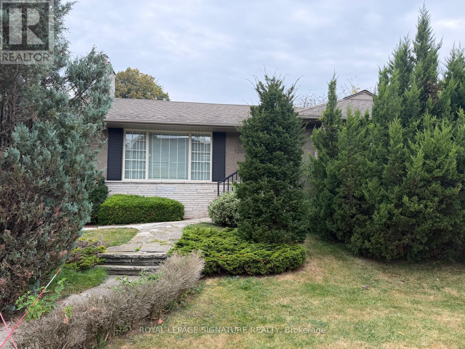 1207 Wood Place, Oakville, Ontario  L6L 2R4 - Photo 25 - W13824780
