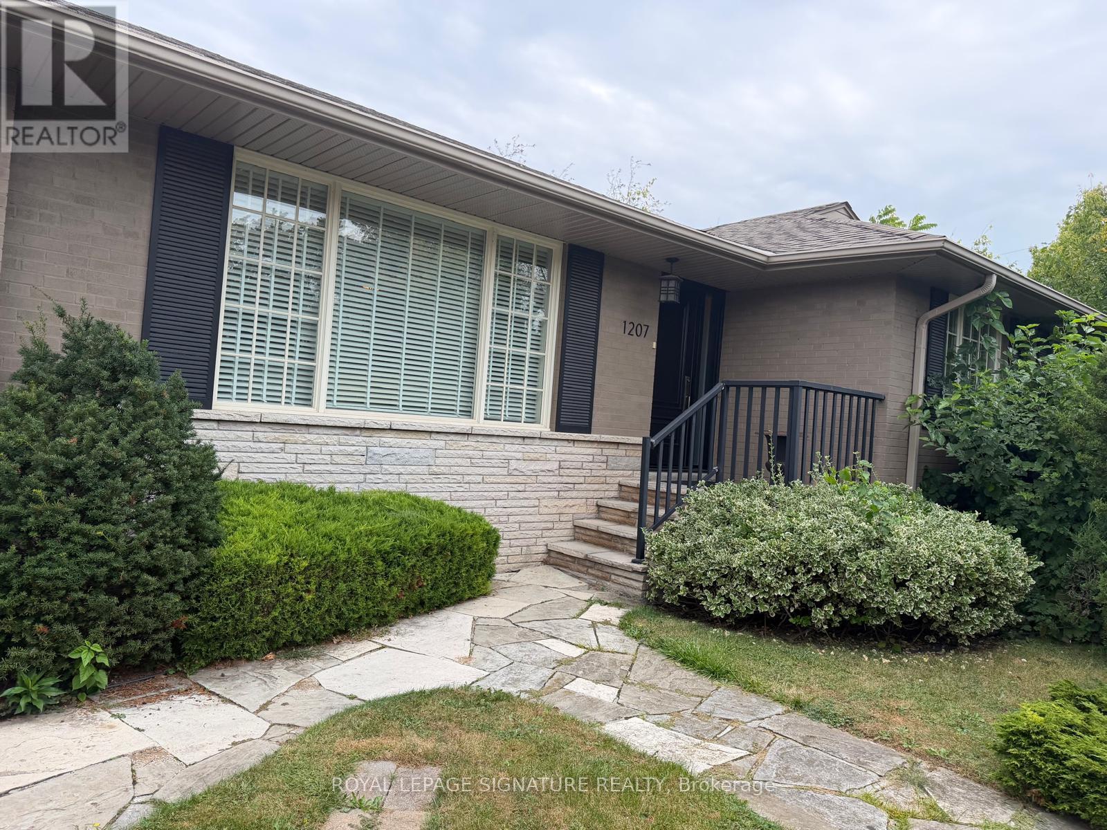 1207 Wood Place, Oakville, Ontario  L6L 2R4 - Photo 22 - W13824780