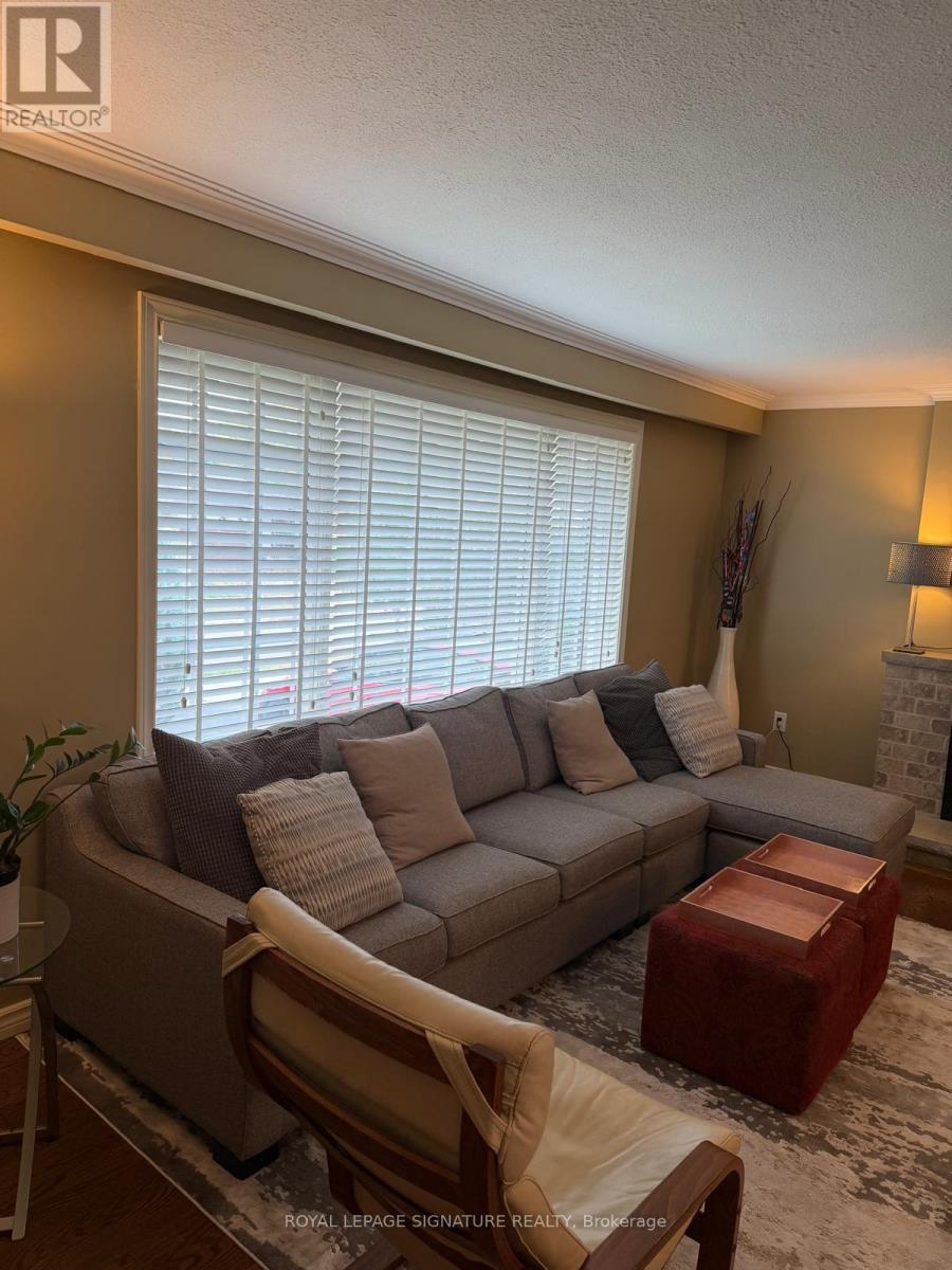 1207 Wood Place, Oakville, Ontario  L6L 2R4 - Photo 4 - W13824780