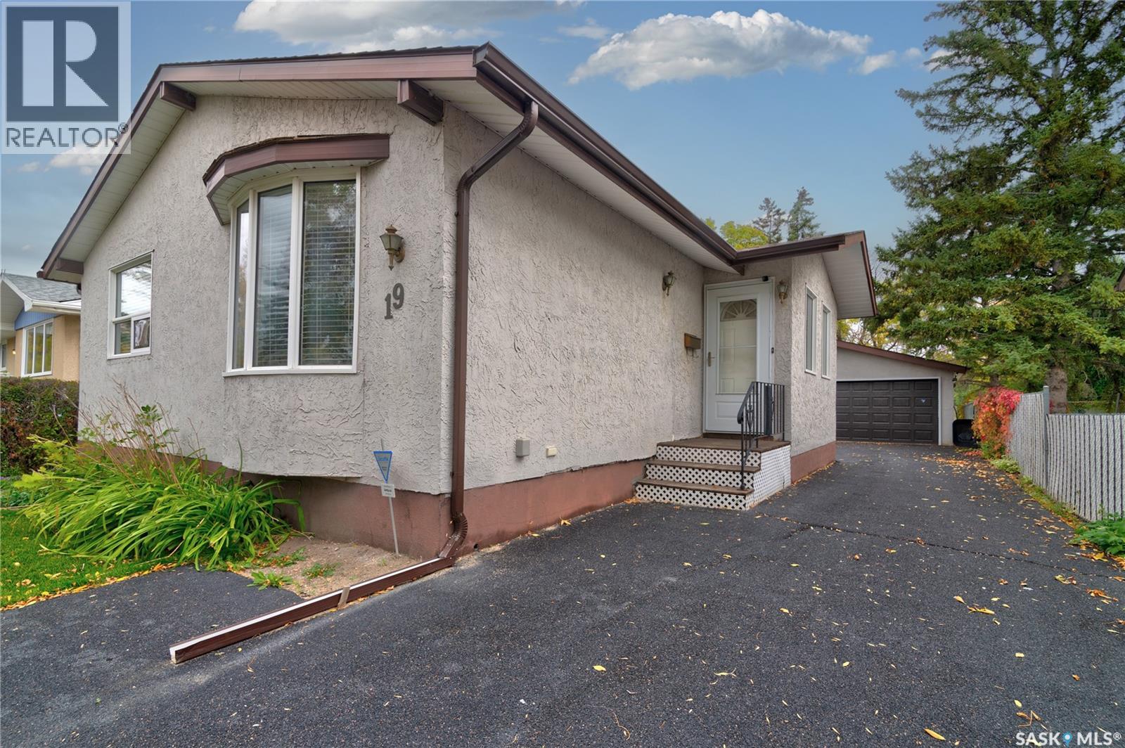 19 Cavendish STREET, Regina, Saskatchewan