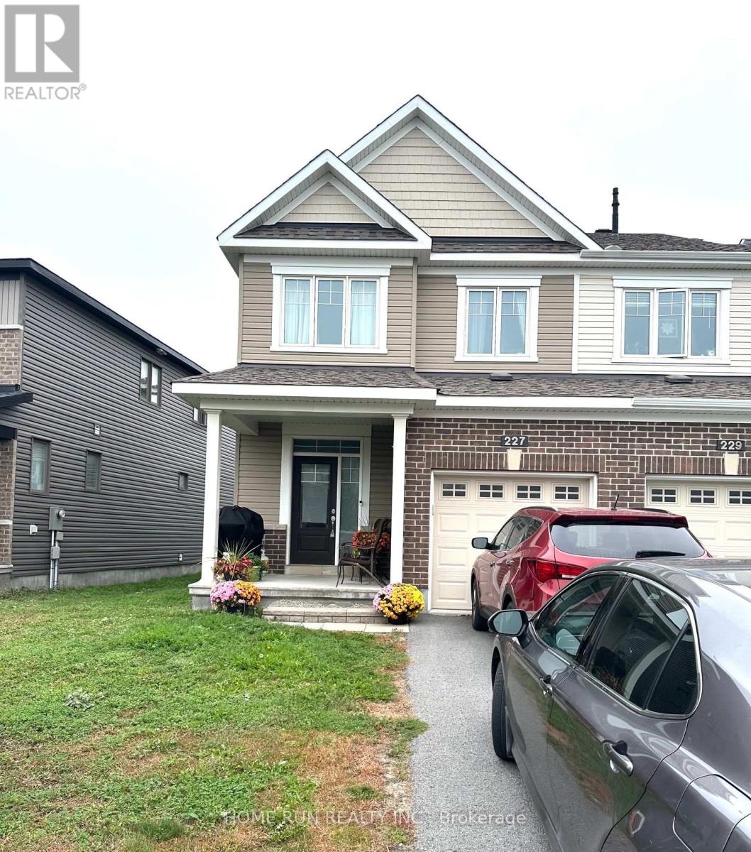 227 BANDELIER WAY, Ottawa, Ontario