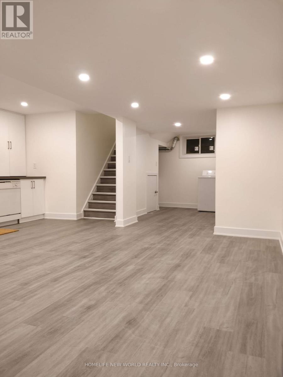 Lower - 1185 Woodbine Avenue, Toronto, Ontario  M4C 4E1 - Photo 3 - E13858610