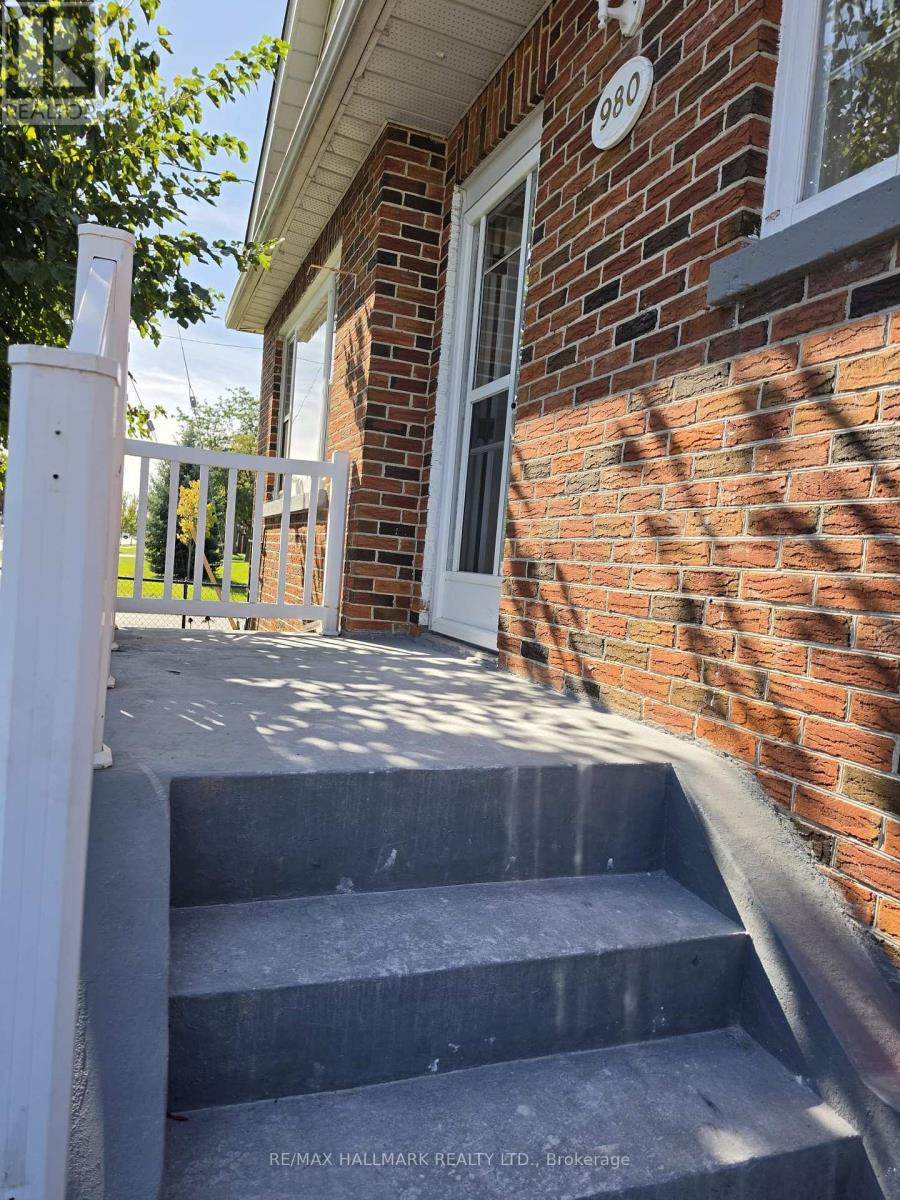 980 Glen Street, Oshawa, Ontario  L1J 3V1 - Photo 2 - E13858648