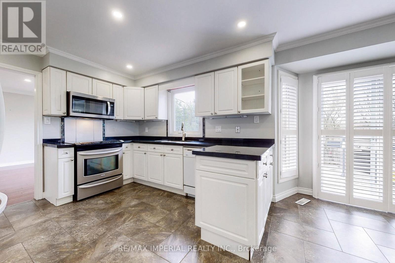 2 Craigleith Crescent, Richmond Hill, Ontario  L4E 2L5 - Photo 11 - N13858602