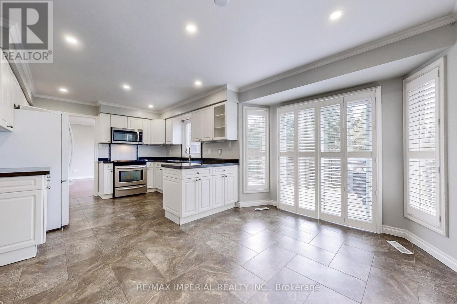 2 Craigleith Crescent, Richmond Hill, Ontario  L4E 2L5 - Photo 15 - N13858602