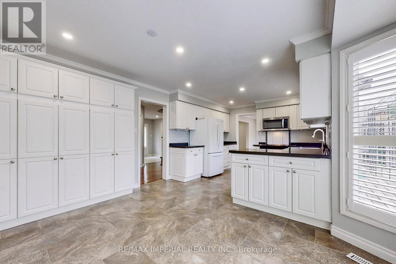 2 Craigleith Crescent, Richmond Hill, Ontario  L4E 2L5 - Photo 16 - N13858602