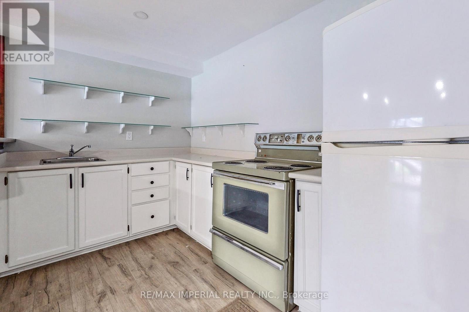2 Craigleith Crescent, Richmond Hill, Ontario  L4E 2L5 - Photo 35 - N13858602