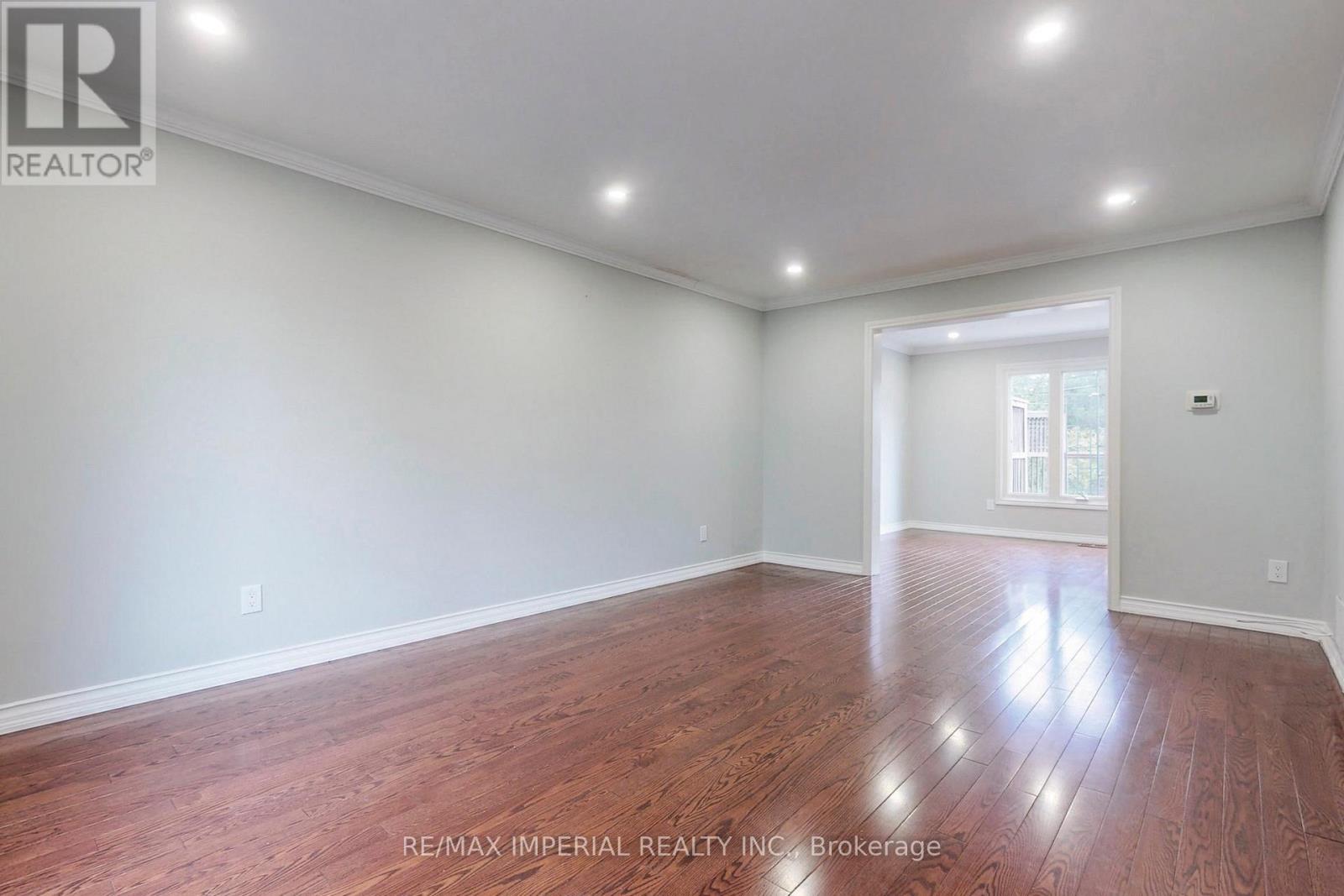 2 Craigleith Crescent, Richmond Hill, Ontario  L4E 2L5 - Photo 4 - N13858602