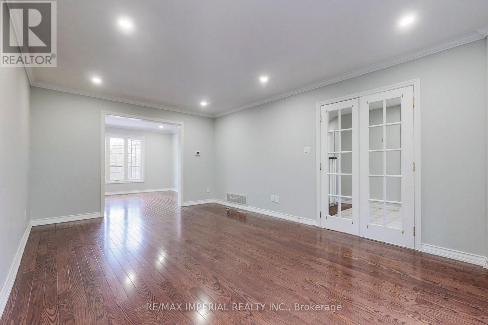 2 Craigleith Crescent, Richmond Hill, Ontario  L4E 2L5 - Photo 5 - N13858602
