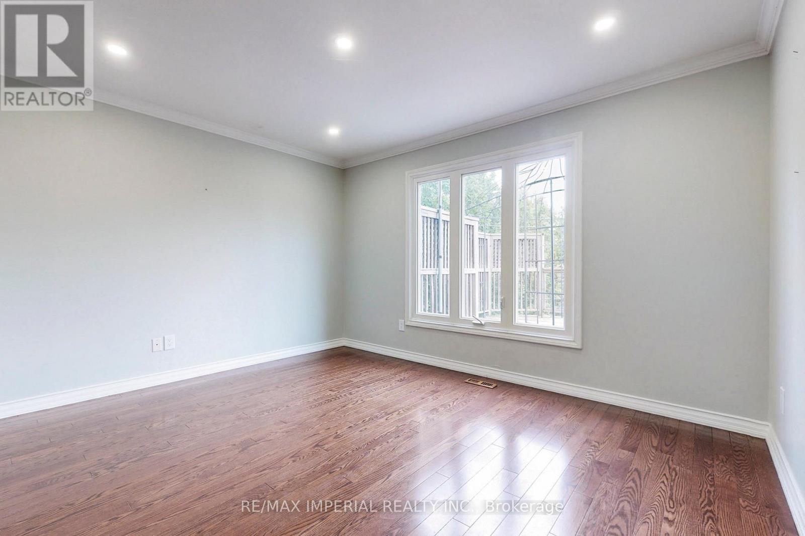 2 Craigleith Crescent, Richmond Hill, Ontario  L4E 2L5 - Photo 6 - N13858602