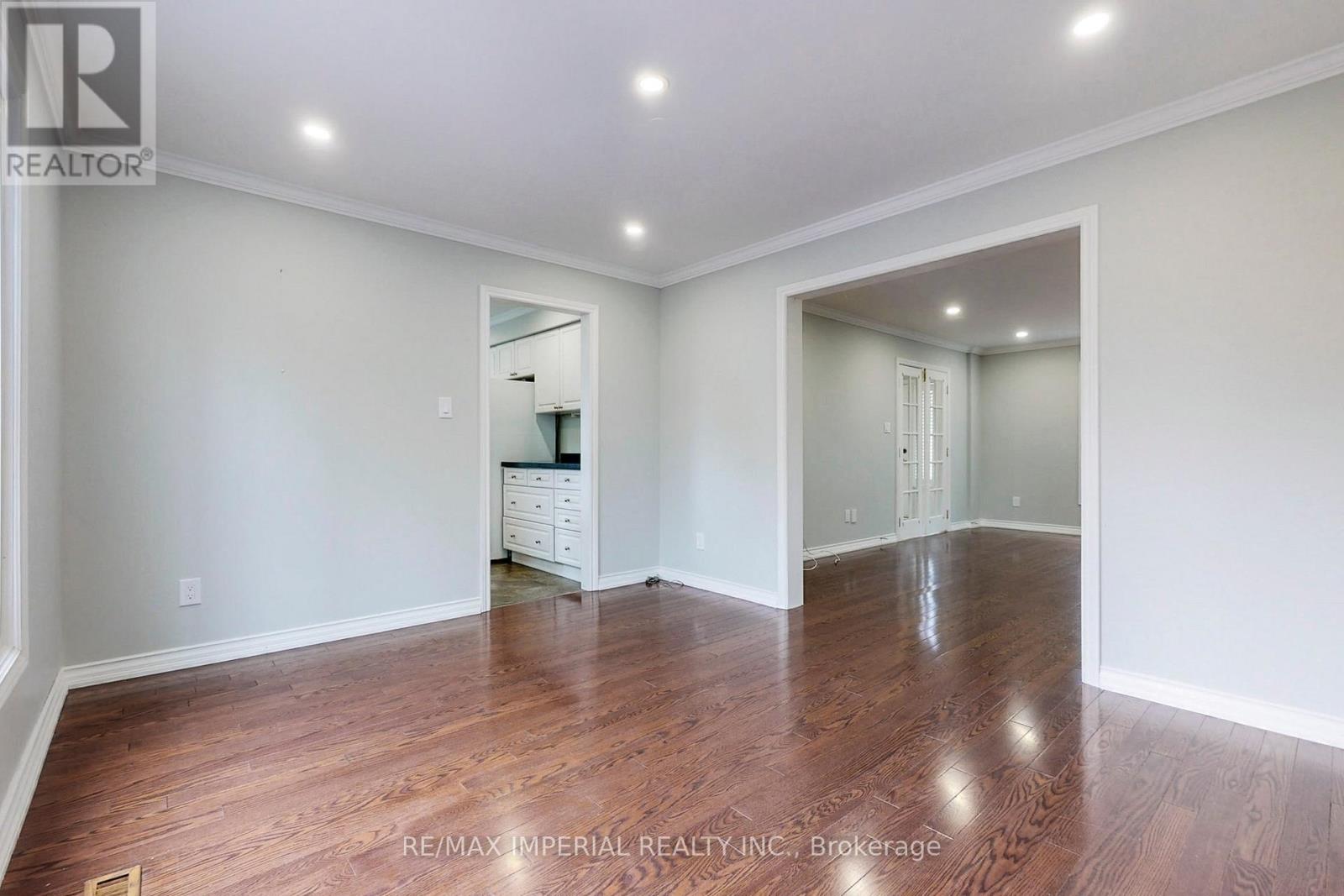 2 Craigleith Crescent, Richmond Hill, Ontario  L4E 2L5 - Photo 8 - N13858602
