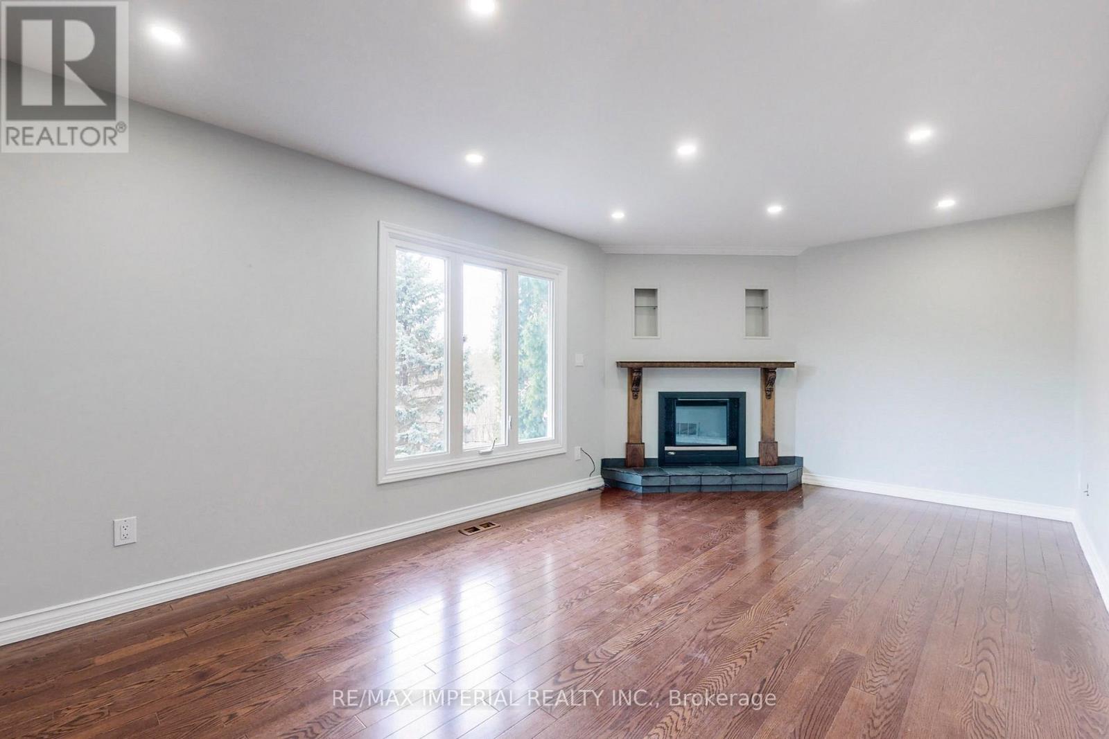 2 Craigleith Crescent, Richmond Hill, Ontario  L4E 2L5 - Photo 9 - N13858602