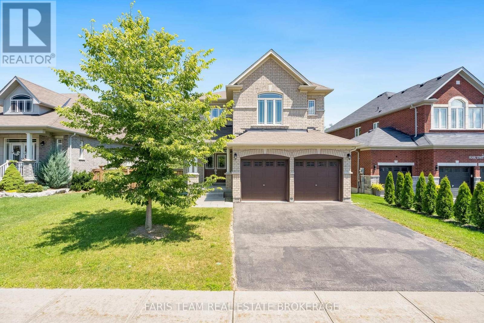 33 Pearl Street, Wasaga Beach, Ontario  L9Z 0G9 - Photo 1 - S13858604