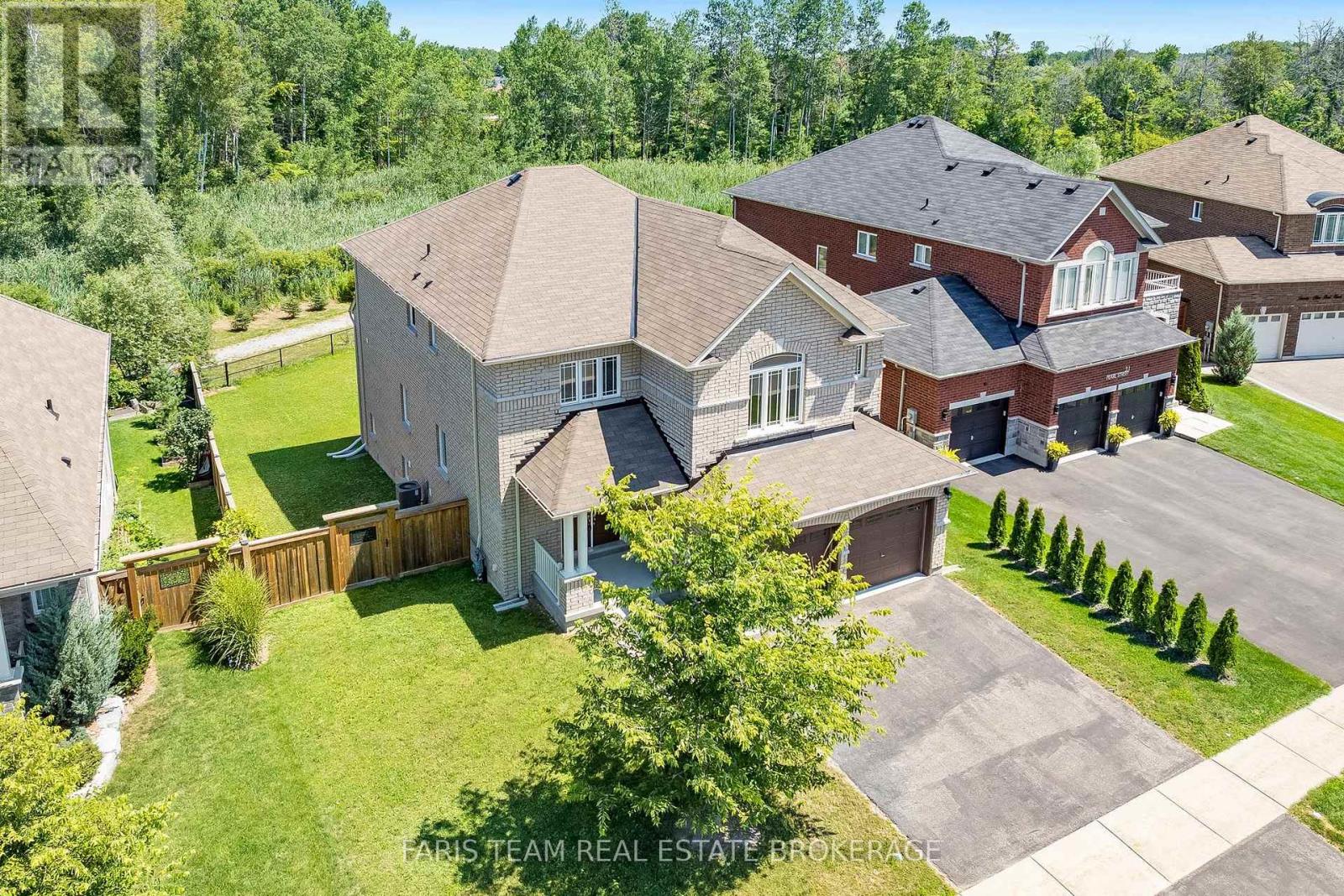 33 Pearl Street, Wasaga Beach, Ontario  L9Z 0G9 - Photo 2 - S13858604