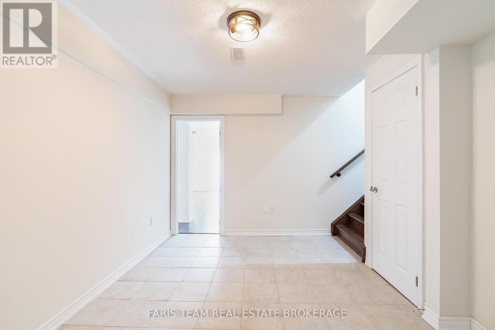33 Pearl Street, Wasaga Beach, Ontario  L9Z 0G9 - Photo 33 - S13858604