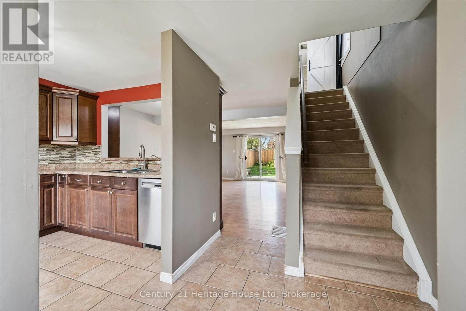 279 Strathallan Street, Centre Wellington, Ontario  N1M 3L6 - Photo 7 - X13836018