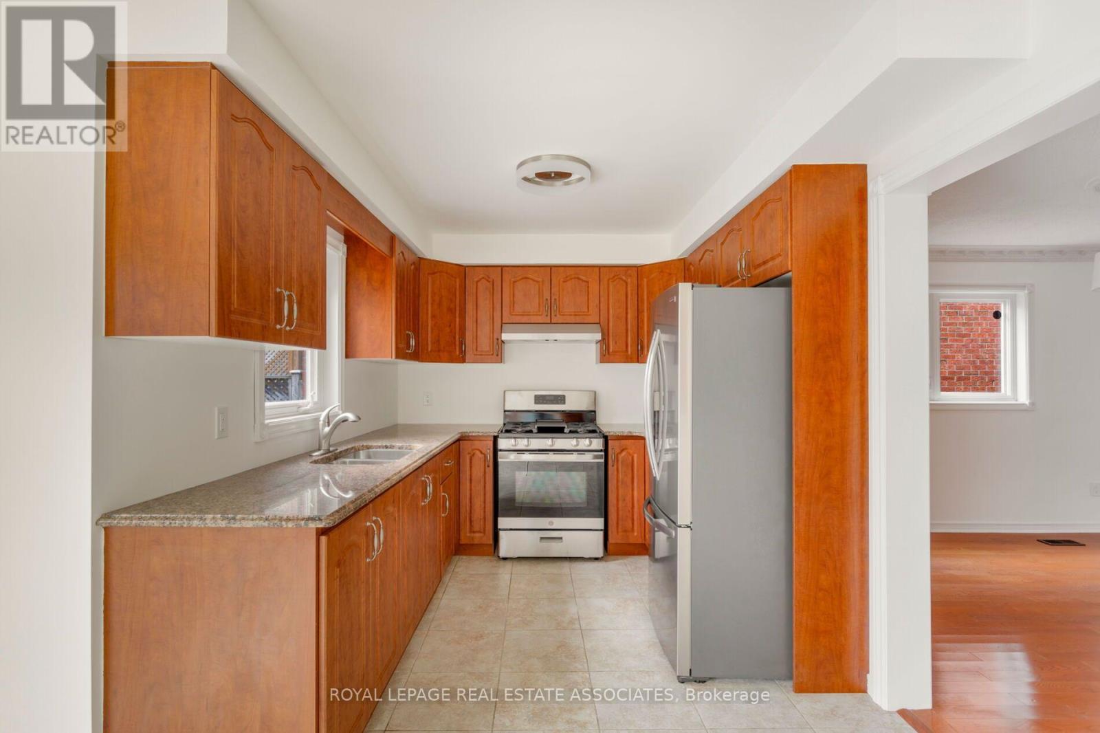 1410 Wakehurst Crescent, Oakville, Ontario  L6J 6T6 - Photo 14 - W13858636