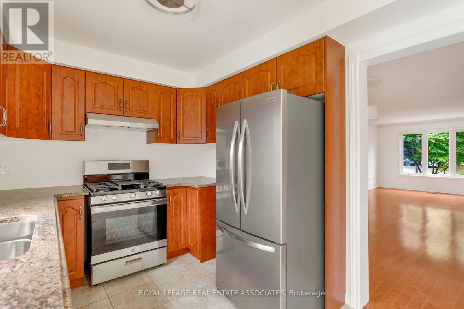 1410 Wakehurst Crescent, Oakville, Ontario  L6J 6T6 - Photo 15 - W13858636