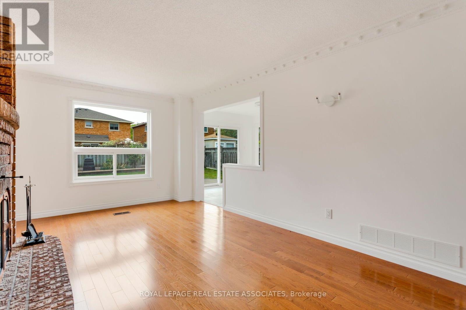 1410 Wakehurst Crescent, Oakville, Ontario  L6J 6T6 - Photo 25 - W13858636