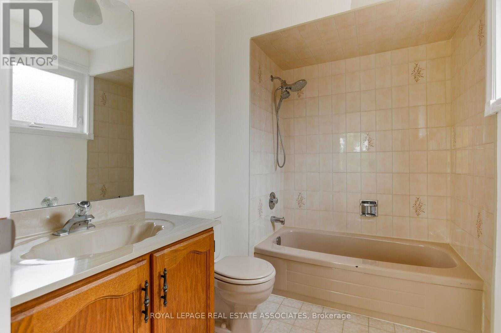 1410 Wakehurst Crescent, Oakville, Ontario  L6J 6T6 - Photo 33 - W13858636