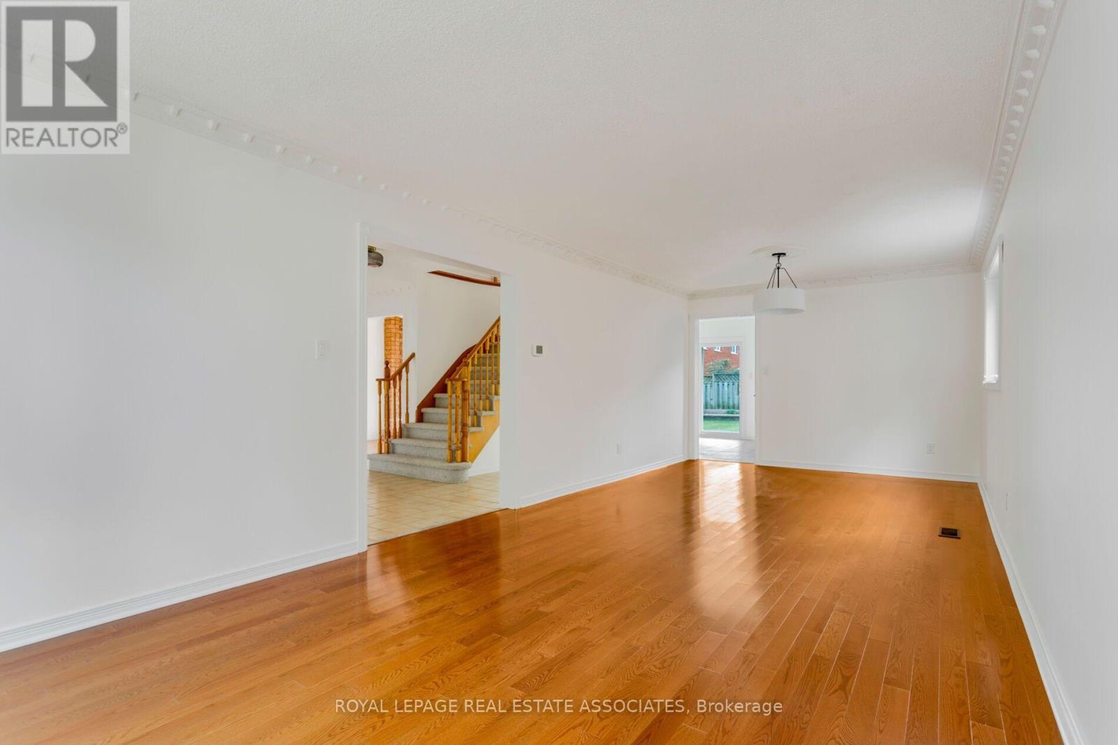 1410 Wakehurst Crescent, Oakville, Ontario  L6J 6T6 - Photo 9 - W13858636
