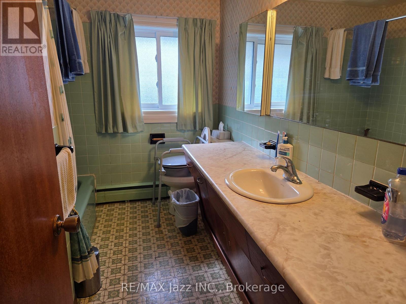 302 Poplar Street, Oshawa, Ontario  L1H 6P7 - Photo 13 - E13858224