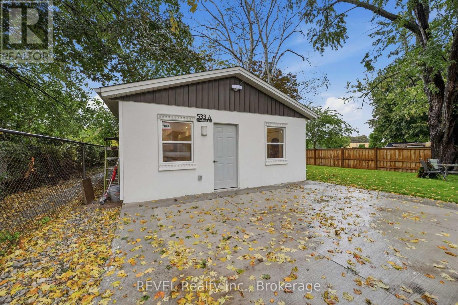 533a Carlton Street, St. Catharines, Ontario  L2M 4X6 - Photo 2 - X13858660