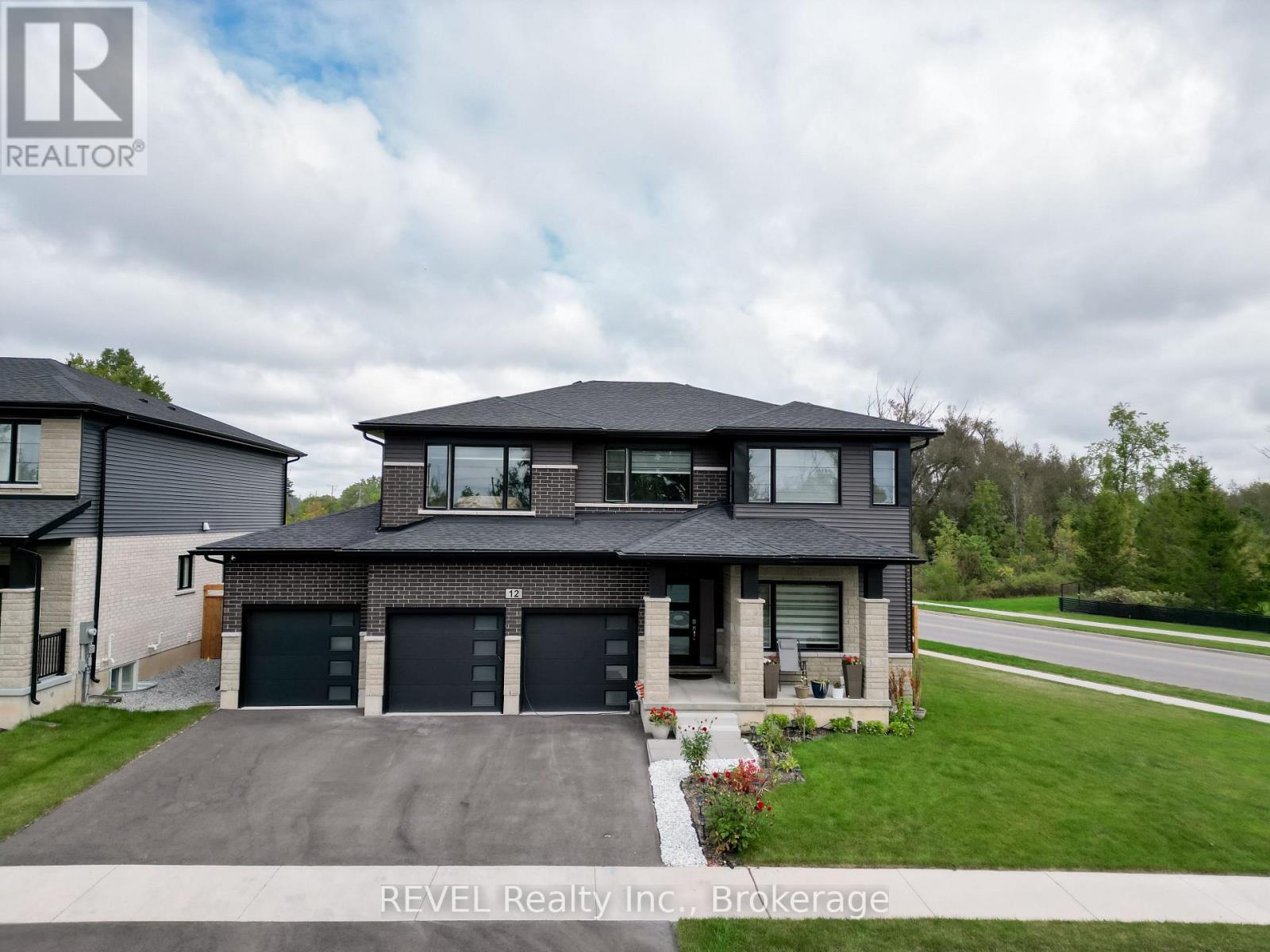 12 Westcott Road, Welland (West Welland), Ontario  L3C 0K9 - Photo 2 - X13858682