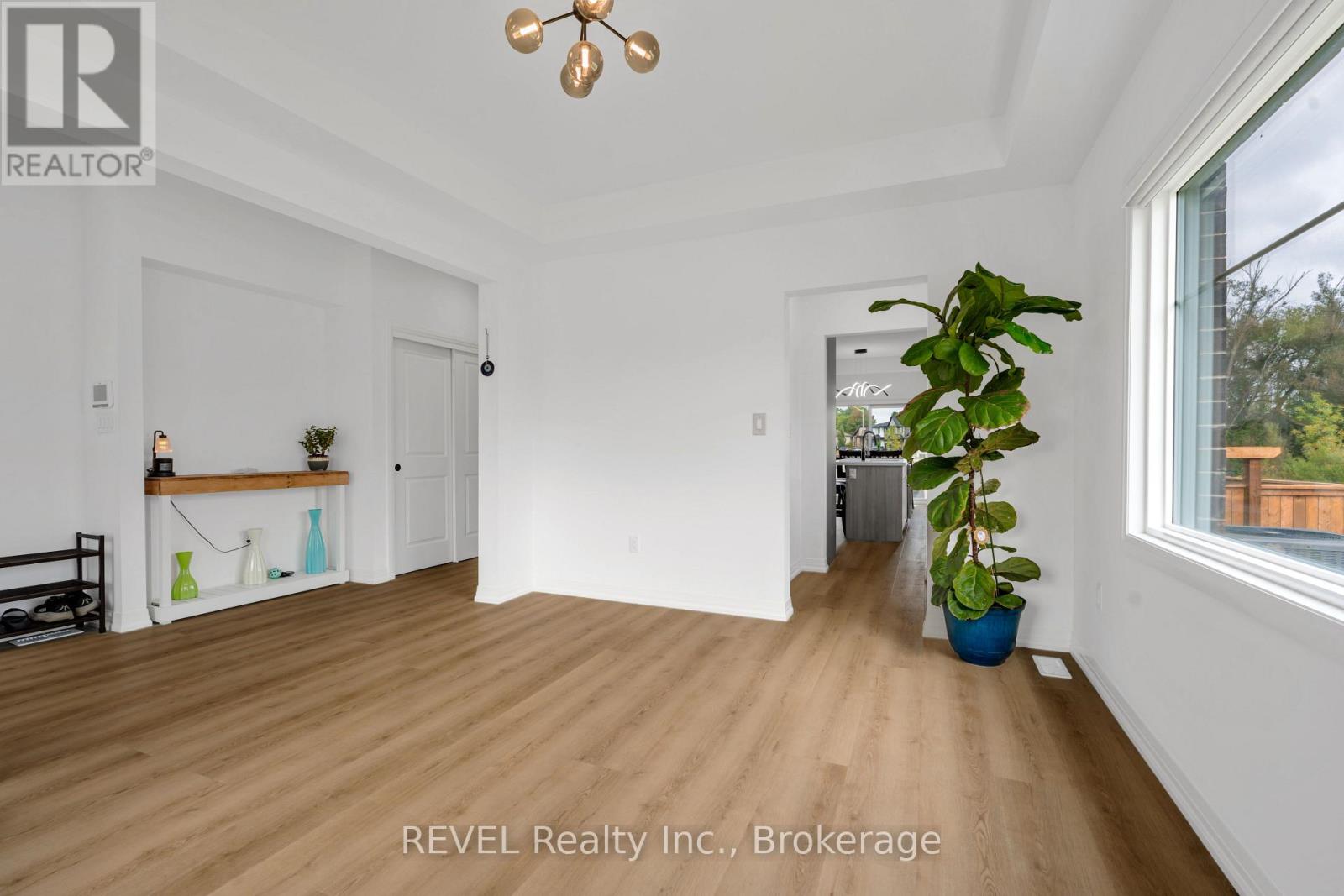 12 Westcott Road, Welland (West Welland), Ontario  L3C 0K9 - Photo 8 - X13858682