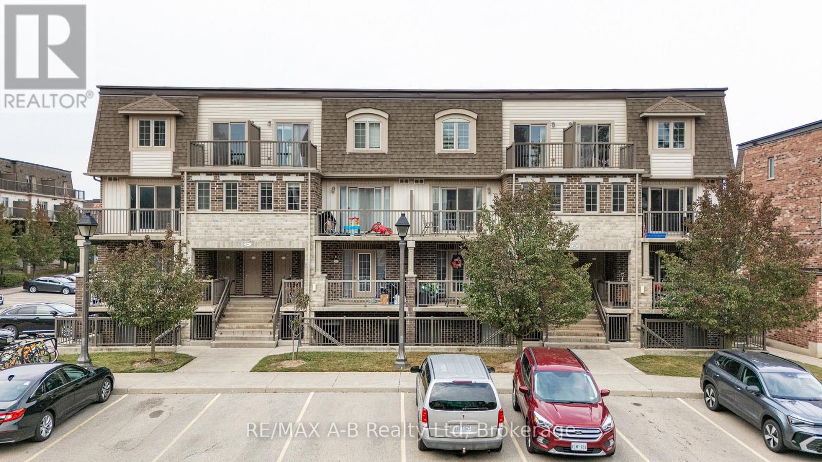H - 242 Rachel Crescent, Kitchener, Ontario N2R 0E1 - Photo 1 - X13858694