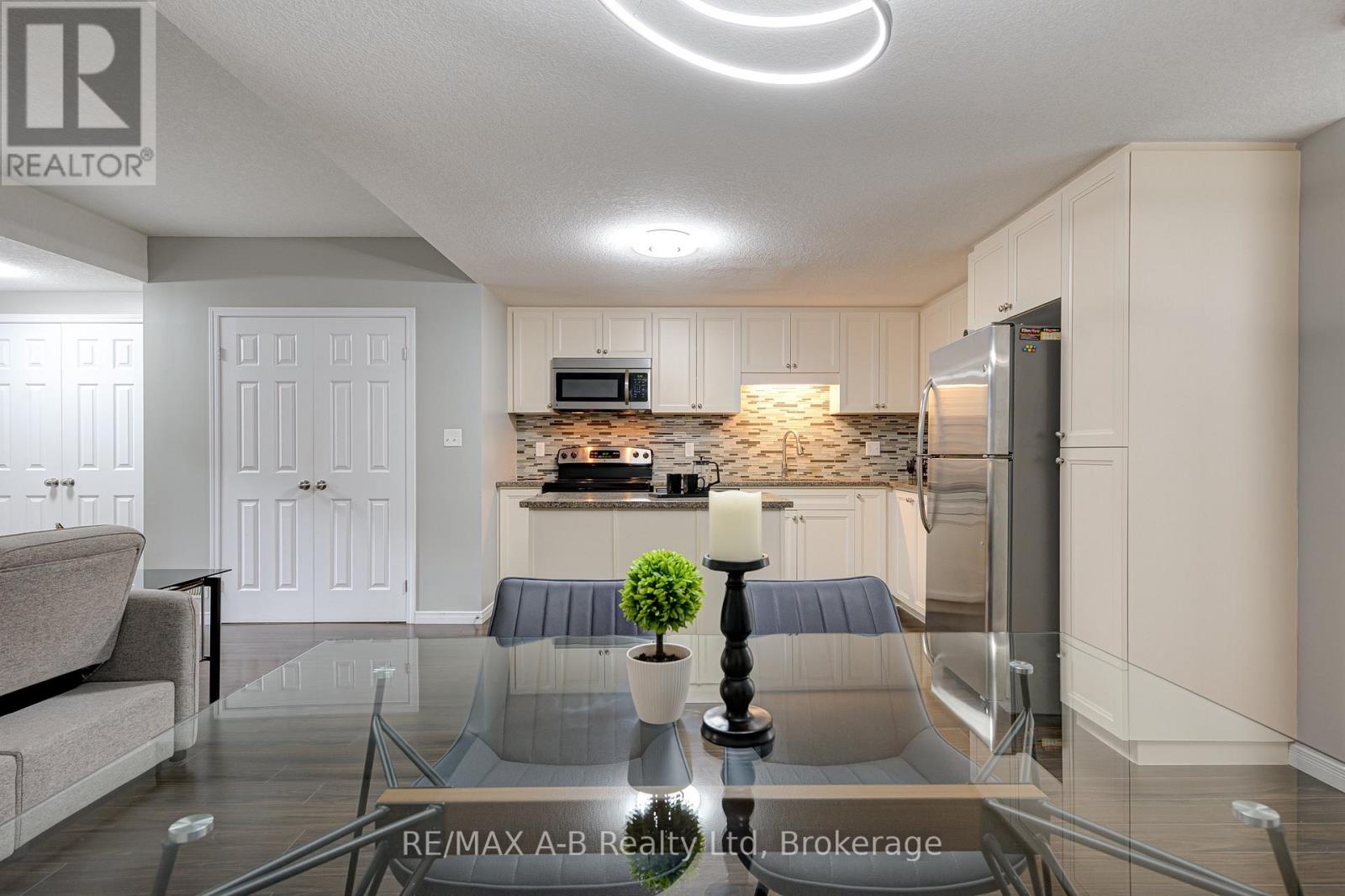 H - 242 Rachel Crescent, Kitchener, Ontario N2R 0E1 - Photo 16 - X13858694