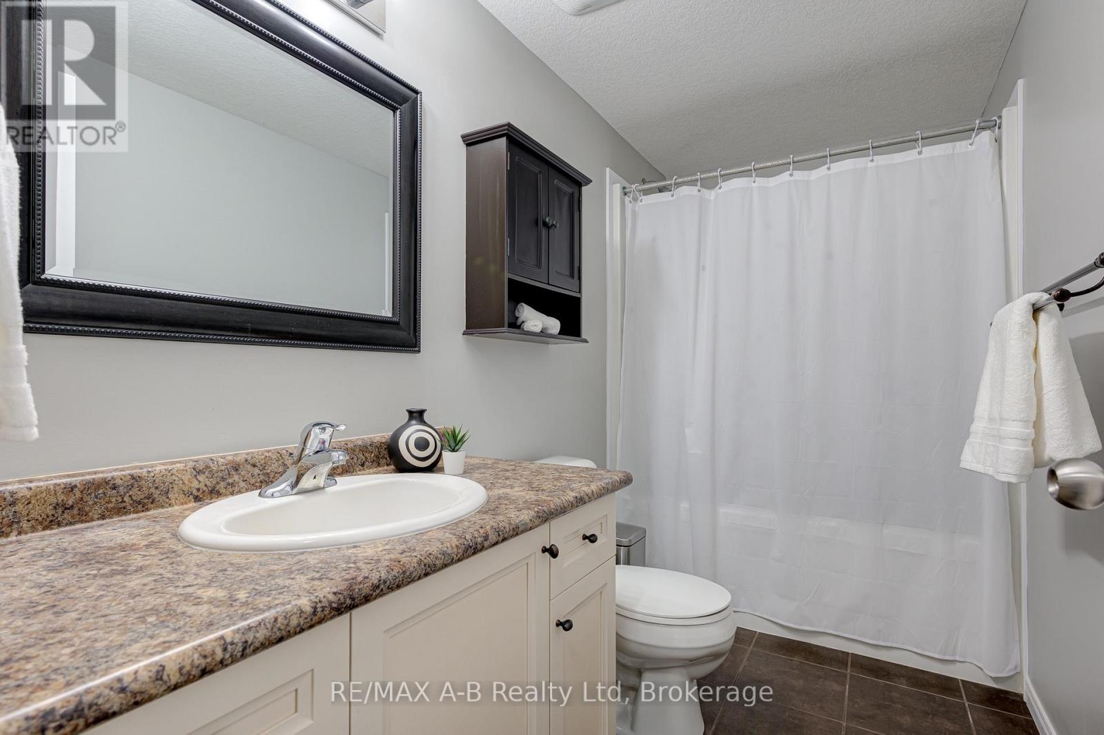 H - 242 Rachel Crescent, Kitchener, Ontario N2R 0E1 - Photo 18 - X13858694